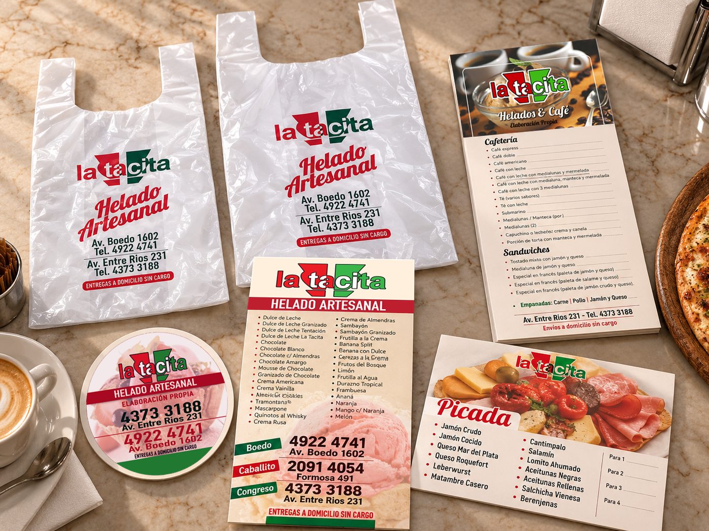 Bolsas, menú, posavasos y folletos de La Tacita